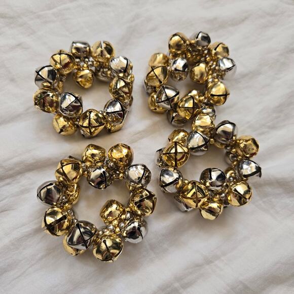 Holly Berry Set of 4 Placemat/Napkin w Gold/Silver Tone Jingle Bell Napkin Rings - Picture 10 of 16